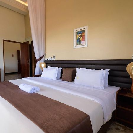 Hoima Buffalo Hotel & Business Hub Ltd Buitenkant foto