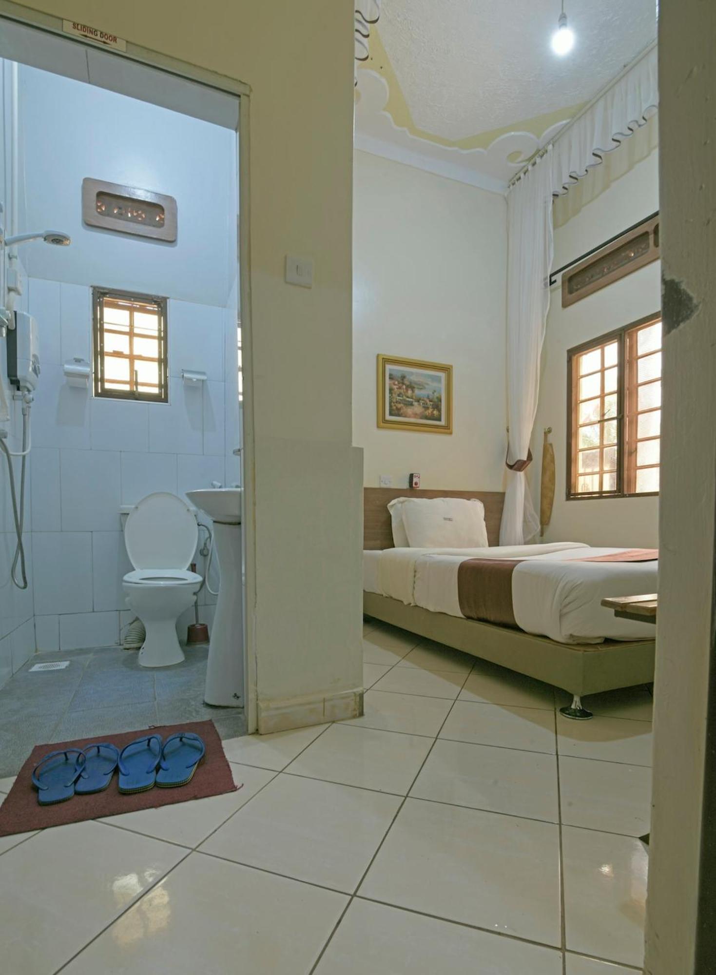 Hoima Buffalo Hotel & Business Hub Ltd Buitenkant foto