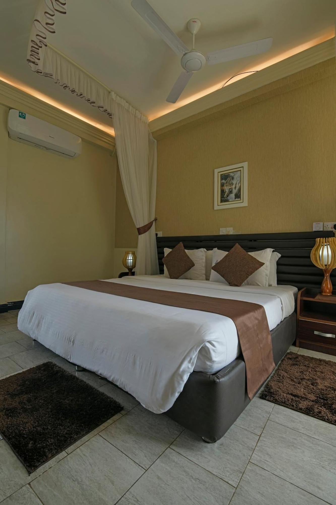 Hoima Buffalo Hotel & Business Hub Ltd Buitenkant foto